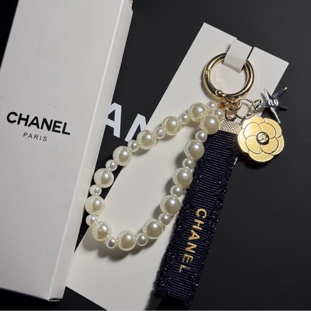 CHANEL Black & White Text Print Graphic